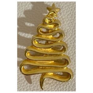 Vintage Danecraft Gold Christmas Tree Brooch Signed Sculptural Holiday Pin